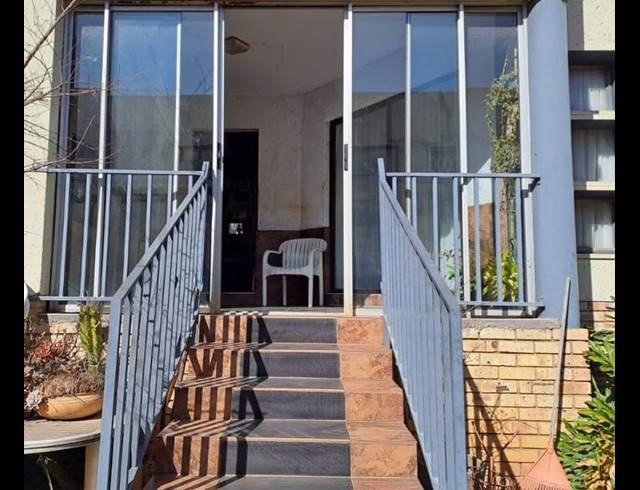 2 BEDROOM TOWNHOUSE FOR SALE IN ELANDSHAVEN